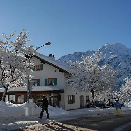 Gastehaus Linder *